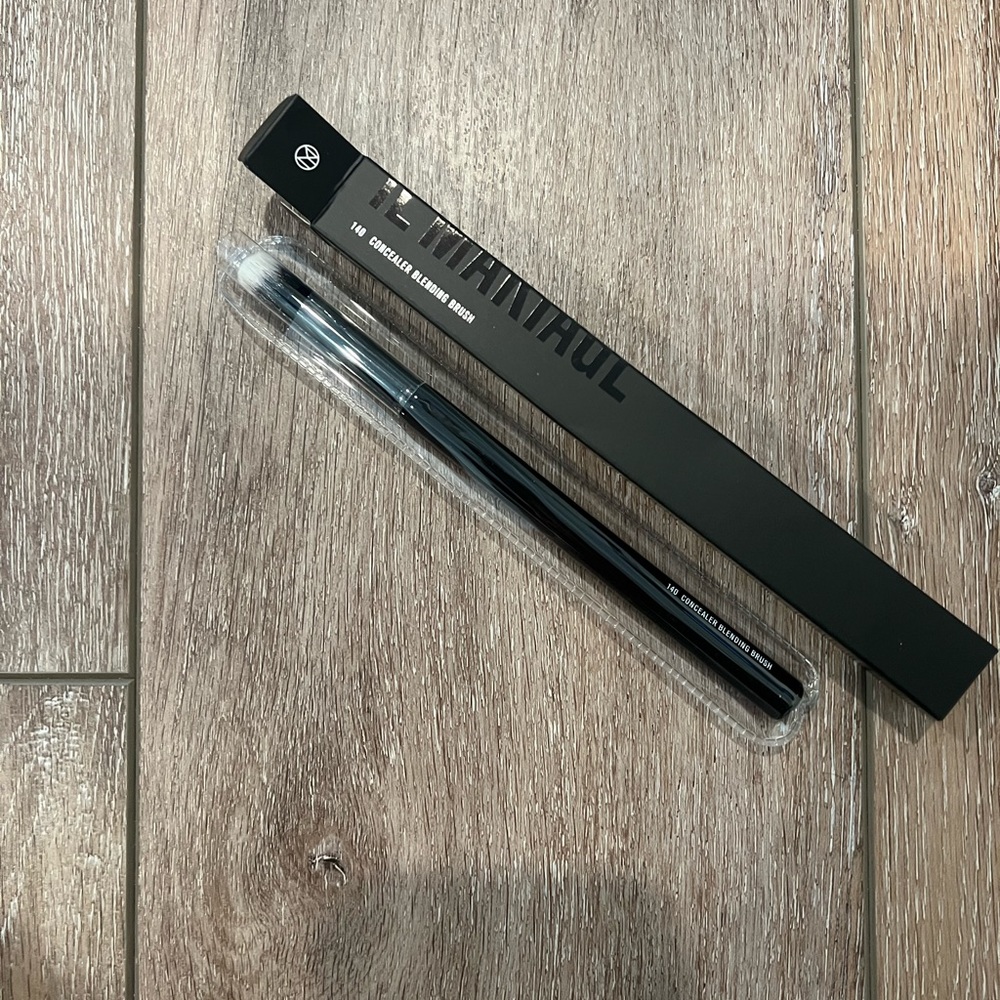 NWT IL MAKIAGE Concealer Blending Brush #140